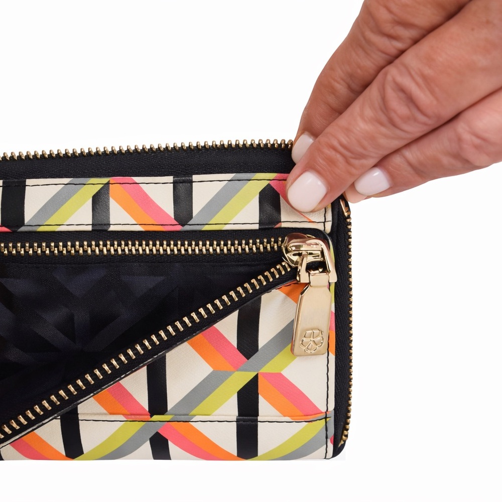 TRINA TURK Shanty Geo Zip Wristlet! - Picture 7 of 7